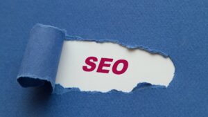 SEo inscrit en rouge sur une feuille